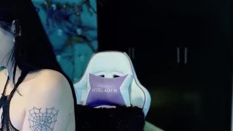 Snapshot of madison_jacksonn chatting on 11.15.25 madison_jacksonn online show from 11.15.25