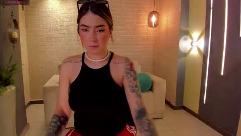 Maddi Collins online show from 10.12.25