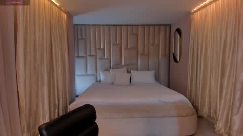 Maddi Collins online show from 01.08.26