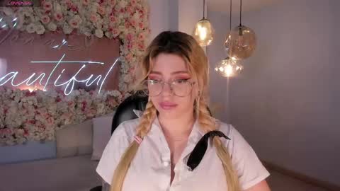 Snapshot of madisonkane chatting on 05.06.26 Madison Kane online show from 05.06.26
