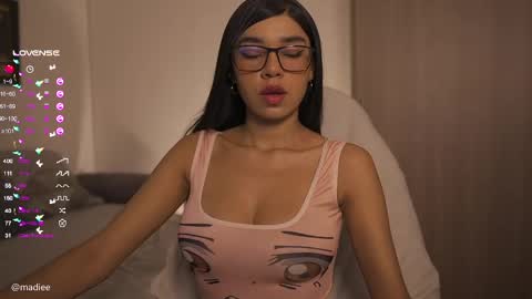 Snapshot of madisonsanford chatting on 02.23.25 thumbs up thx you so much MODEL INDEPENDENT online show from 02.23.25