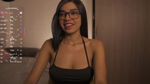 Snapshot of madisonsanford chatting on 03.10.25 thumbs up thx you so much MODEL INDEPENDENT online show from 03.10.25