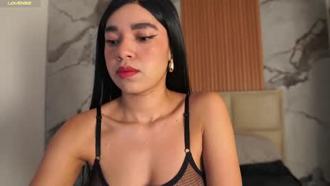 Snapshot of madisonsanford chatting on 10.26.25 thumbs up thx you so much MODEL INDEPENDENT online show from 10.26.25