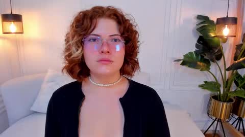 Snapshot of madissonmoore5 chatting on 09.26.25 madissonmoore5 online show from 09.26.25