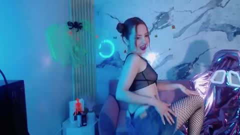 Snapshot of mady0619_ch chatting on 10.13.25 Mady online show from 10.13.25