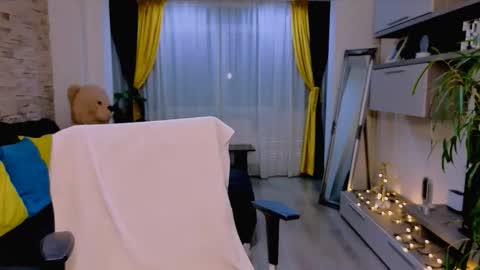 Madye Roberts online show from 11.24.25