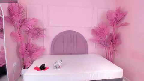 Snapshot of madyscarlett chatting on 10.08.25 madyscarlett online show from 10.08.25