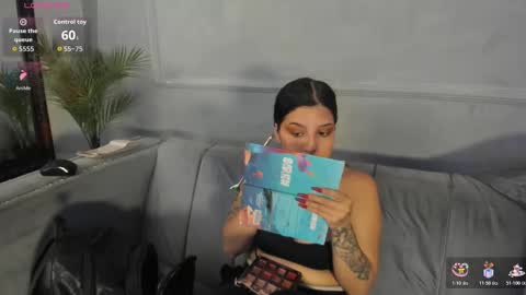 Snapshot of madyscarlett chatting on 10.30.25 madyscarlett online show from 10.30.25