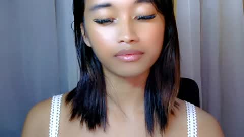 Snapshot of maecums chatting on 07.19.26 mae online show from 07.19.26