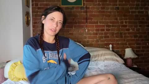 Snapshot of maedaybaby chatting on 09.21.25 maedaybaby online show from 09.21.25