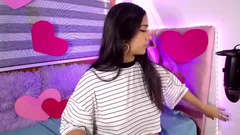 Snapshot of maeena chatting on 02.19.25 maeena online show from 02.19.25