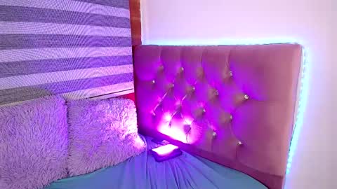 Snapshot of maeena chatting on 02.27.25 maeena online show from 02.27.25