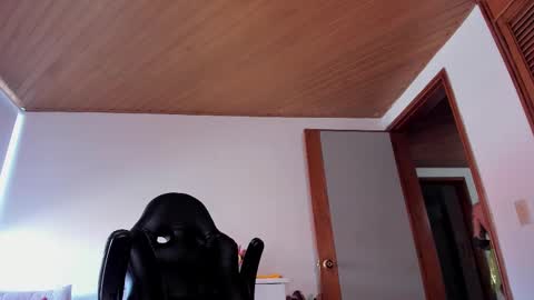 Maeve  schedule 11 am- 530 pm colombia time  online show from 02.26.26