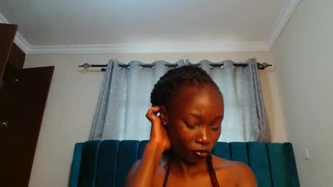 Maeve online show from 01.04.25