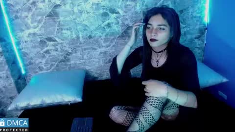 Snapshot of maevekuro chatting on 02.27.25 maevekuro online show from 02.27.25