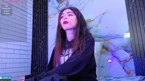 Snapshot of maevekuro chatting on 10.20.25 maevekuro online show from 10.20.25