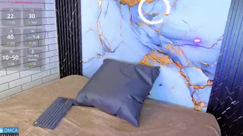 Snapshot of maevekuro chatting on 11.18.25 maevekuro online show from 11.18.25