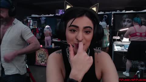 Meaves online show from 02.02.25