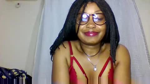 Snapshot of magdalinemus chatting on 10.30.25 magdalinemus online show from 10.30.25