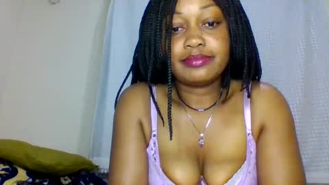 Snapshot of magdalinemus chatting on 11.17.25 magdalinemus online show from 11.17.25