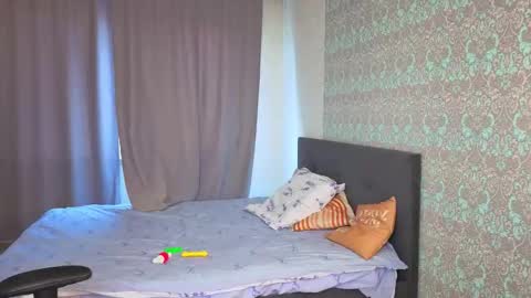 Snapshot of magic_shy chatting on 10.15.25 Merry online show from 10.15.25