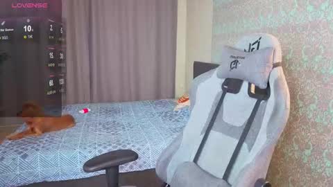 Snapshot of magic_shy chatting on 11.08.25 Merry online show from 11.08.25