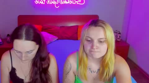 Lili and Bella online show from 01.12.25