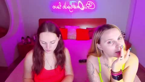 Lili and Bella online show from 02.05.25