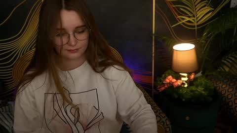 Snapshot of magicpeachhs chatting on 12.19.24 Emily online show from 12.19.24
