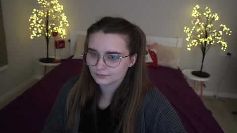 Snapshot of magicpeachhs chatting on 01.06.25 Emily online show from 01.06.25