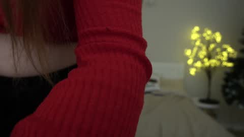 Snapshot of magicpeachhs chatting on 01.09.25 Emily online show from 01.09.25