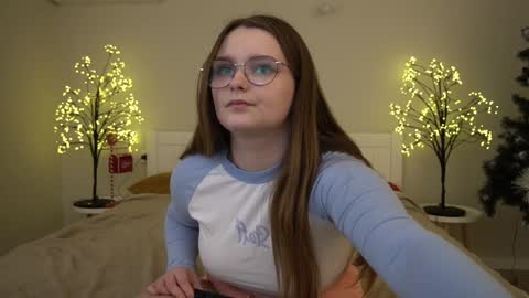 Snapshot of magicpeachhs chatting on 01.16.25 Emily online show from 01.16.25