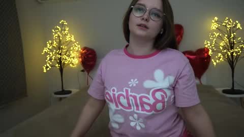 Snapshot of magicpeachhs chatting on 02.28.25 Emily online show from 02.28.25