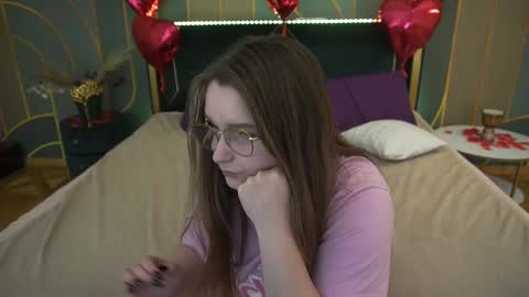 Snapshot of magicpeachhs chatting on 03.03.25 Emily online show from 03.03.25