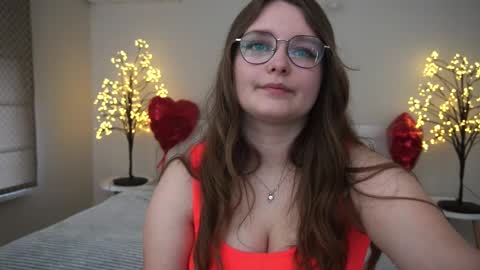 Snapshot of magicpeachhs chatting on 03.11.25 Emily online show from 03.11.25