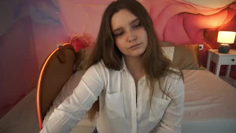 Snapshot of magicpeachhs chatting on 09.17.25 Emily online show from 09.17.25