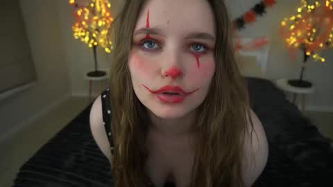 Snapshot of magicpeachhs chatting on 10.17.25 Emily online show from 10.17.25