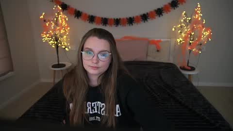 Snapshot of magicpeachhs chatting on 10.20.25 Emily online show from 10.20.25