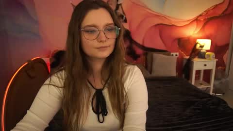 Snapshot of magicpeachhs chatting on 10.27.25 Emily online show from 10.27.25