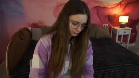 Snapshot of magicpeachhs chatting on 11.05.25 Emily online show from 11.05.25