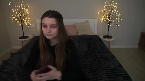 Snapshot of magicpeachhs chatting on 11.13.25 Emily online show from 11.13.25