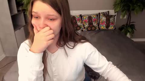 Snapshot of magicpeachhs chatting on 11.18.25 Emily online show from 11.18.25