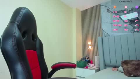 Snapshot of magievans1 chatting on 11.16.25 magievans1 online show from 11.16.25