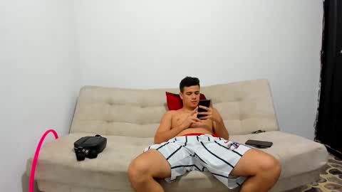 Snapshot of magnificent_star18 chatting on 11.08.25 RONALD online show from 11.08.25