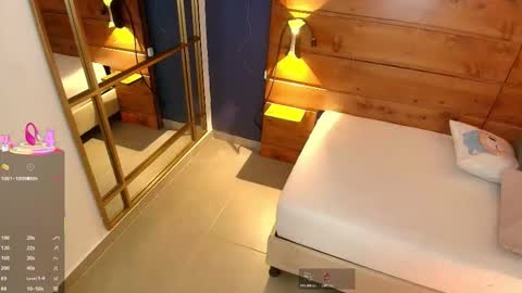 Snapshot of mahia_queen chatting on 10.25.25 Dani online show from 10.25.25