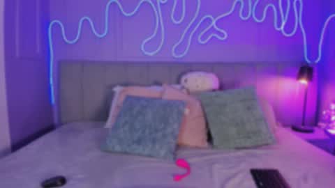 Snapshot of mai_higurashi chatting on 11.06.25 Mai online show from 11.06.25