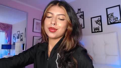 Maia Reficco online show from 04.20.26