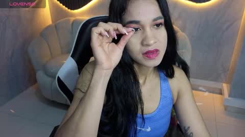 Snapshot of maia_tx chatting on 10.24.25 Online 800 to 1400 online show from 10.24.25