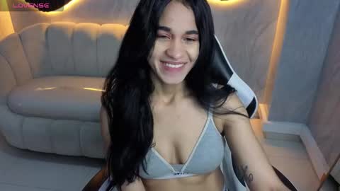 Snapshot of maia_tx chatting on 10.26.25 Online 800 to 1400 online show from 10.26.25