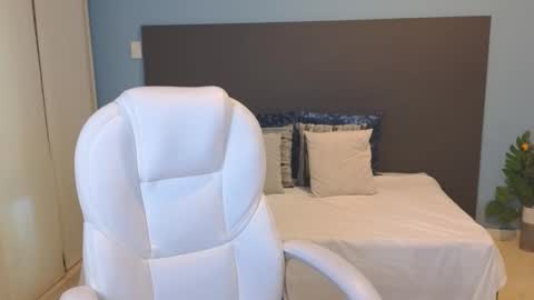 Snapshot of maiaa_ruiz chatting on 01.18.25 Maiaa Ruiz online show from 01.18.25